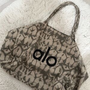 ALO Yoga Camouflage Tote Bag - Black and Tan